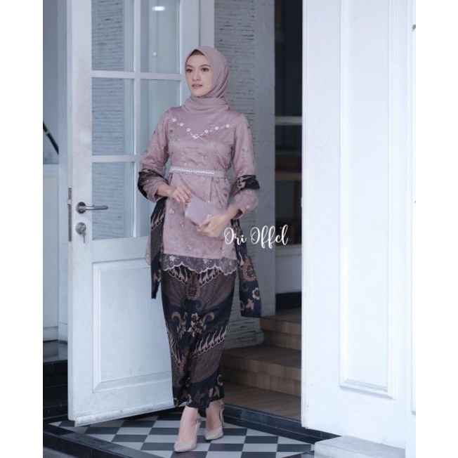 (ADA ANAK) - Baju Couple Pasangan Rose Nude Batik Couple Kebaya Modern-Kebaya Tunangan Kebaya Wisuda Kebaya Couple Kebaya Tunik Kebaya Kondangan Kebaya Lamaran Set Kebaya Couple Gita Series