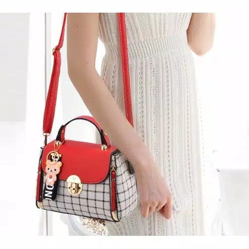 [COD] LB - New arrival hand bag free gantungan boneka tas fashion import 181