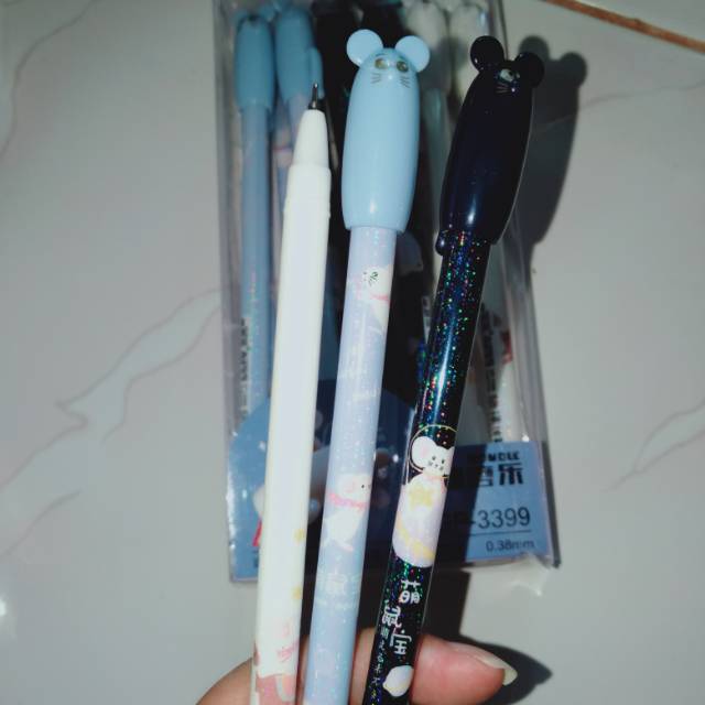 

PULPEN bisa dihapus tinta warna Hitam gambar random, cukup sebut gambar cewek dan cowok harga satuan
