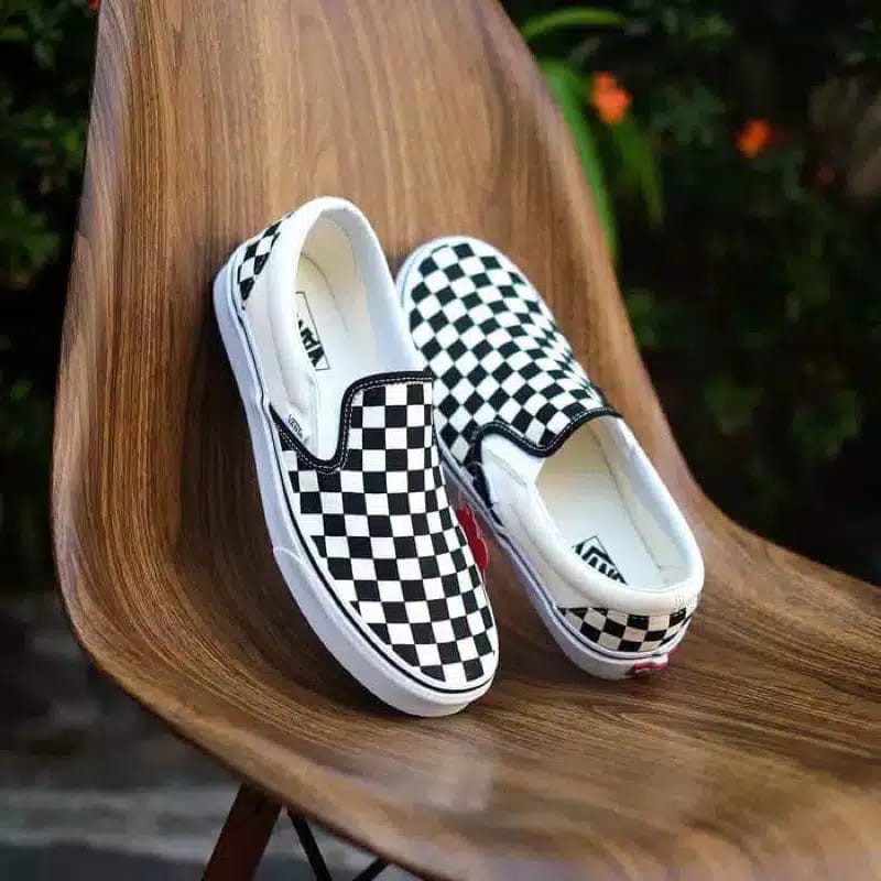 ( READY ) VAN'S SLIP ON CHEKBOARD HITAM PUTIH I MADE IN CHINA I SEPATU PRIA DAN WANITA I SEPATU CASUAL