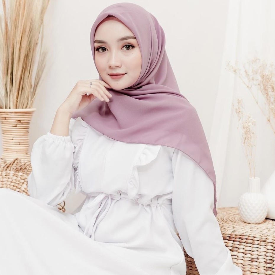 DS/BELLA SQUARE/HIJAB SEGIEMPAT/ POLYCOTTON PREMIUM/MURAH-LAVENDER