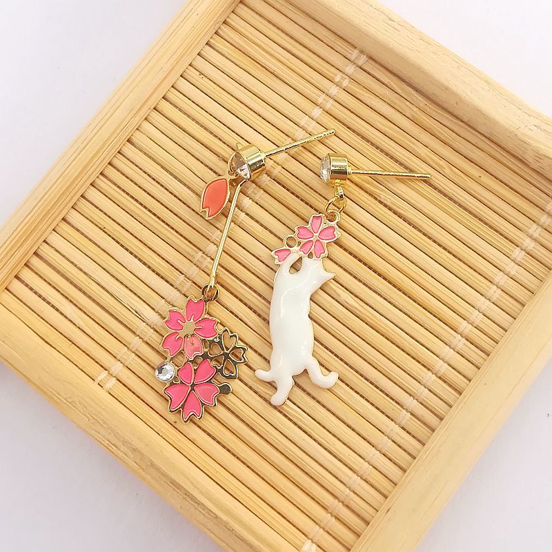 Anting Tusuk Asimetris Desain Bulan / Kelinci / Bunga / Kucing / Bintang Hias Berlian Untuk Wanita