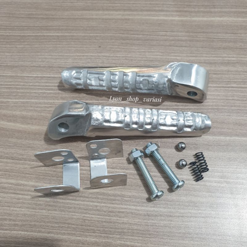 Footstep Injakan Kaki Belakang Yamaha Vixion Mio Chrome Set kiri kanan silver warna