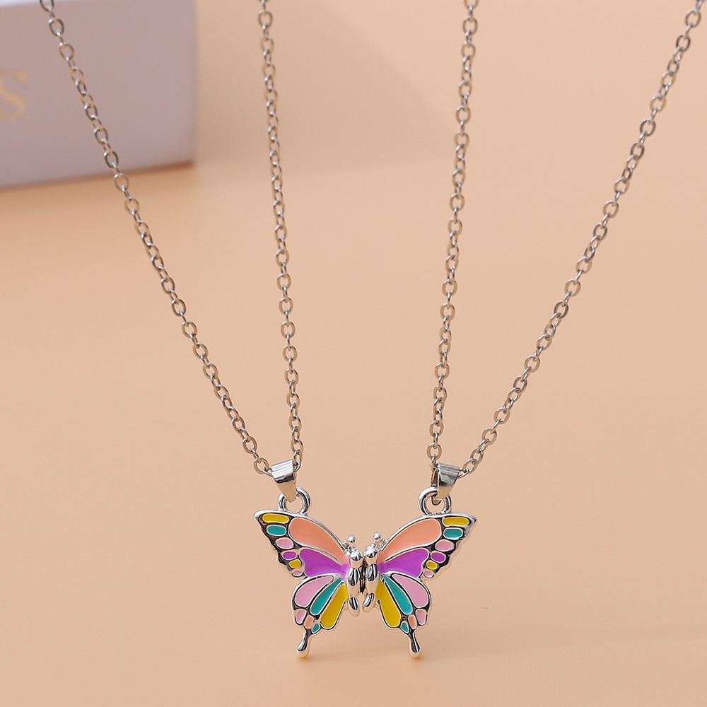 1 Pasang Kalung Rantai Klavikula Liontin Kupu-Kupu Magnetik Bahan Alloy Gaya retro Elegan Untuk Pasangan