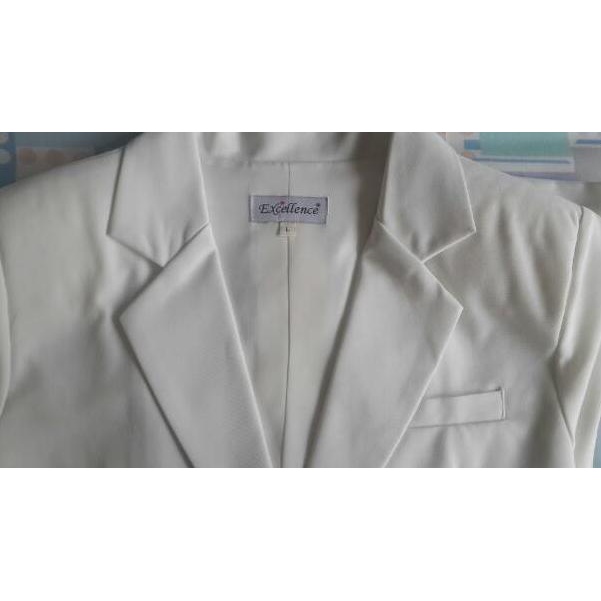 Dijual / Jas Apoteker Wanita warna putih tulang. Tersedia juga warna putih gading Berkualitas,..