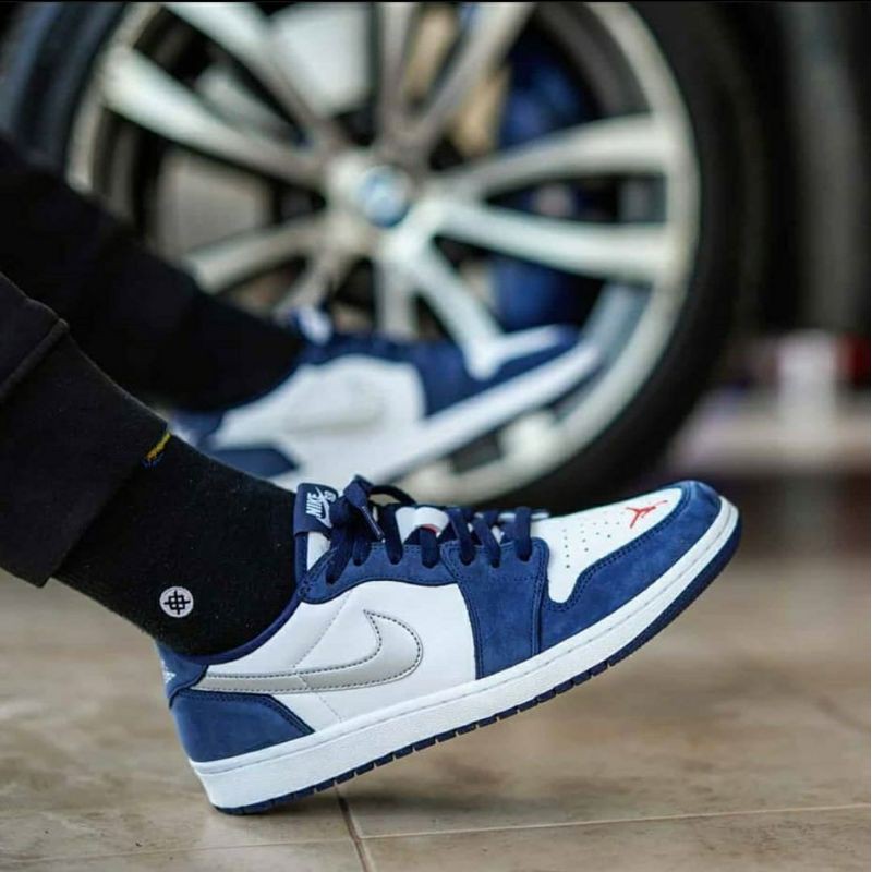 Sepatu Nike Air Jordan 1 x SB Low Midnight Navy Buat Cowok