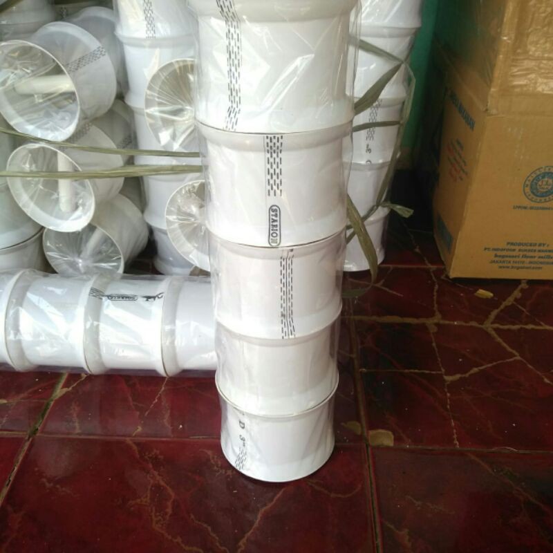 Gulungan kosong kenur layangan paralon kecil