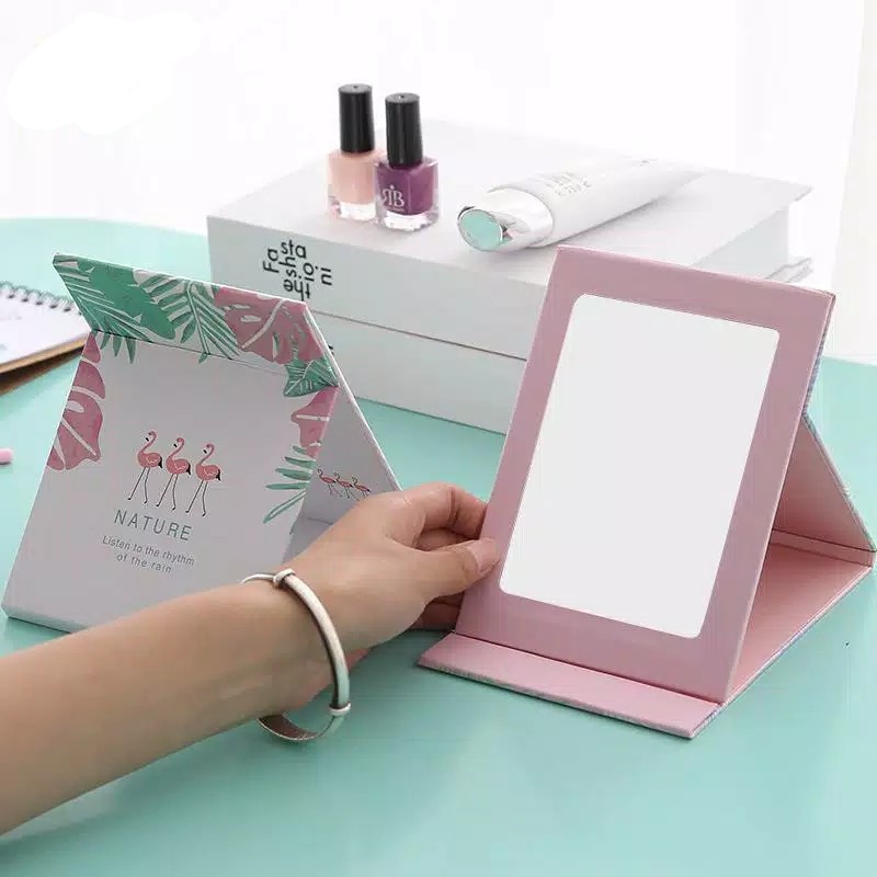 CERMIN RIAS, CERMIN RIAS LIPAT BUKU