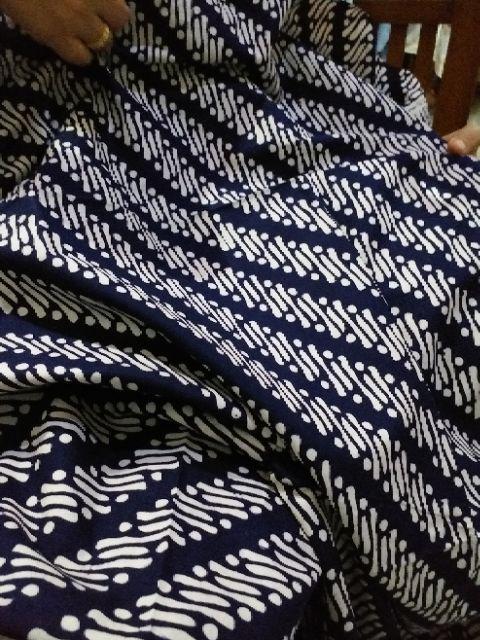 Kain Batik Solo (batik Cap) Motif Parang Klitik Warna Biru Navy Jogjaan