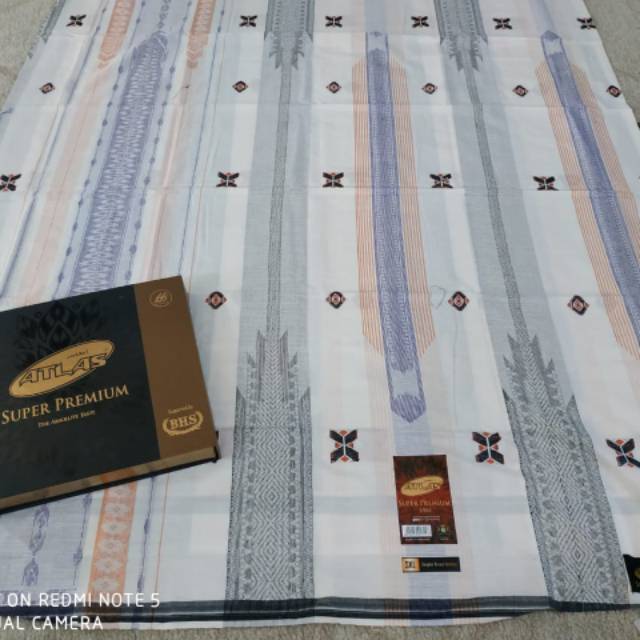 Sarung atlas supreme putih