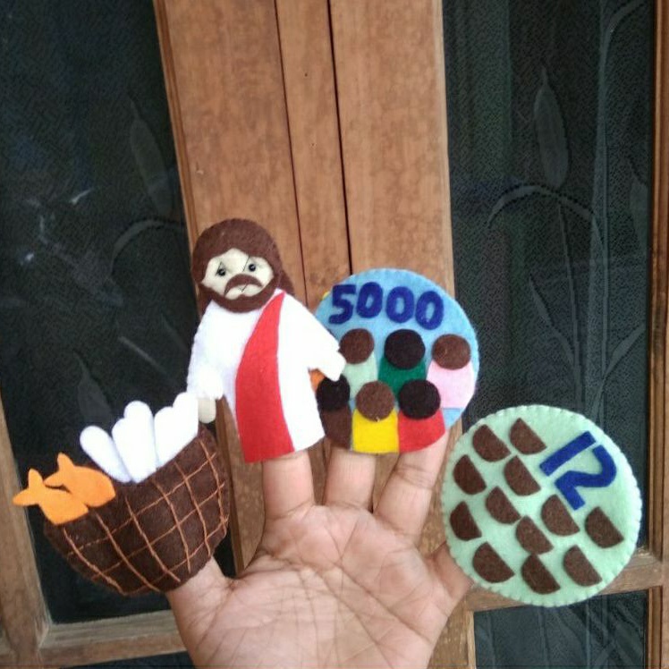 boneka jari seri 5 roti dan 2 ikan