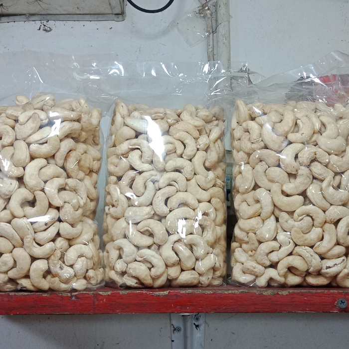 

Kacang Mede Mete Mentah Super Jumbo 1 kg