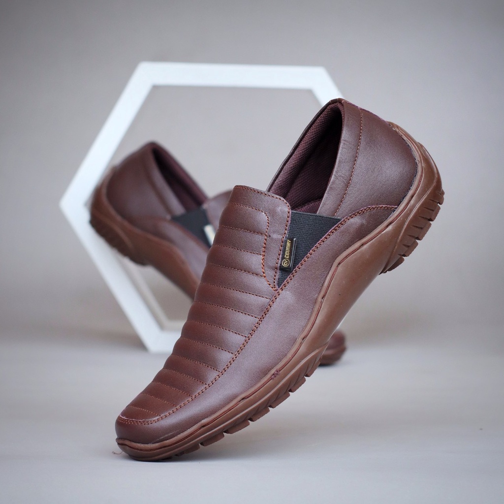 sepatu slip on pria kulit asli cevany corza nyaman untuk jalan jalan