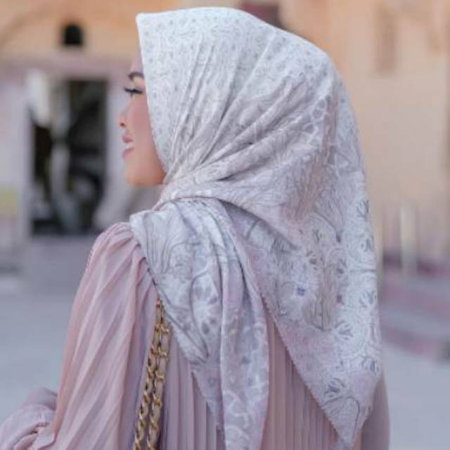 Buttonscarves Maharani Safed Preloved