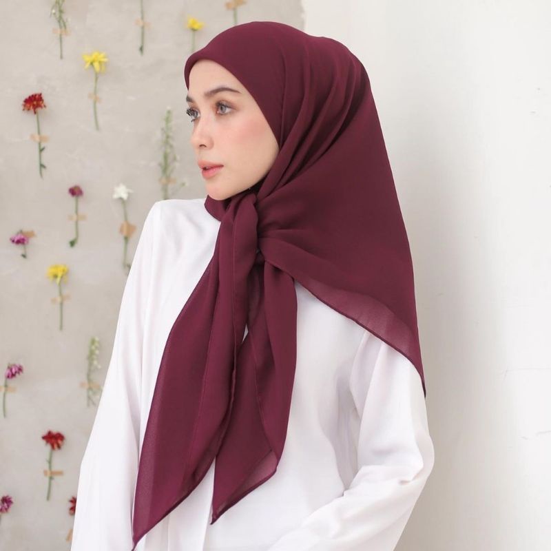 HIJAB BELLA SQUARE / SEGIEMPAT POLLYCOTON / POTTON SENJA-BELLA Maroon