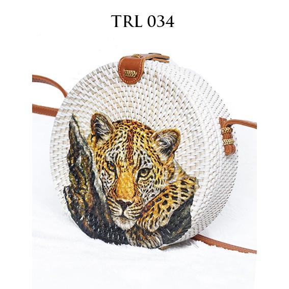 

The Ziel Tas Rotan Bali Bulat Diameter 20cm Lukis Decoupage Motif Macan TRL034