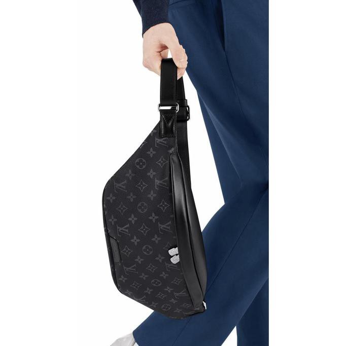 Barang Bagus Tas LV Louis Vuitton Discovery Monogram Eclipse Bumbag / Waist Bag STOK TERBATAS