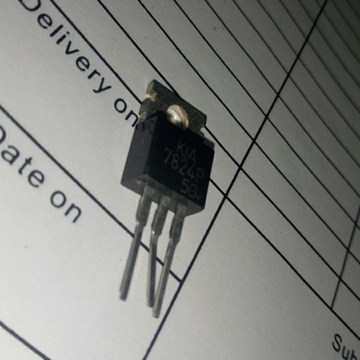 IC L7824CV L7824 7824 Linear Voltage Regulator