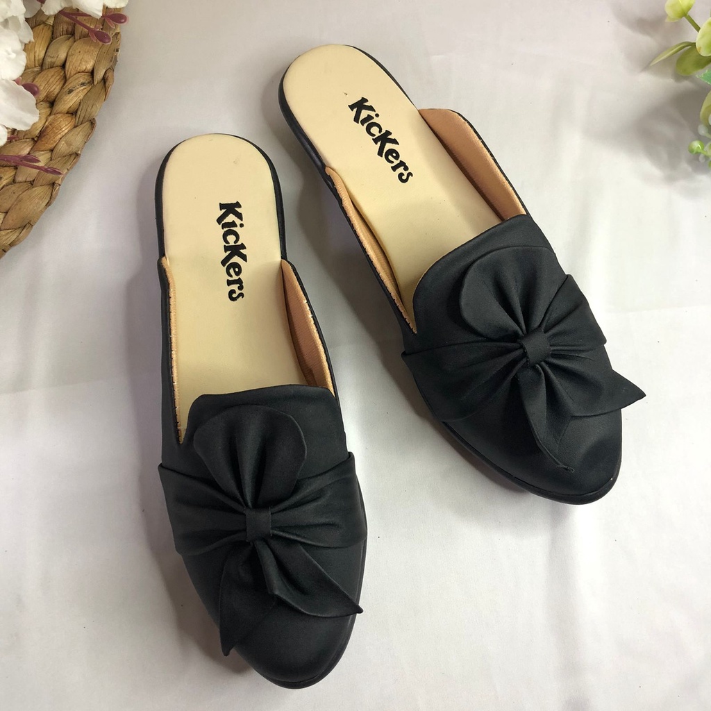 SANDAL SLOP DESI 2 SENDAL WANITA CEWEK TERBARU REMURAH TEPLEK TALI MULES SELOP TERLARIS MODEL TERBARU BAKPOU NYAMAN BERKUALITAS BLOW FLAT FASHION CEWEK MODERN HAK 2CM SLAVINA CANGGU-DESI HITAM