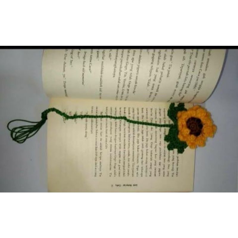 

pembatas buku rajut