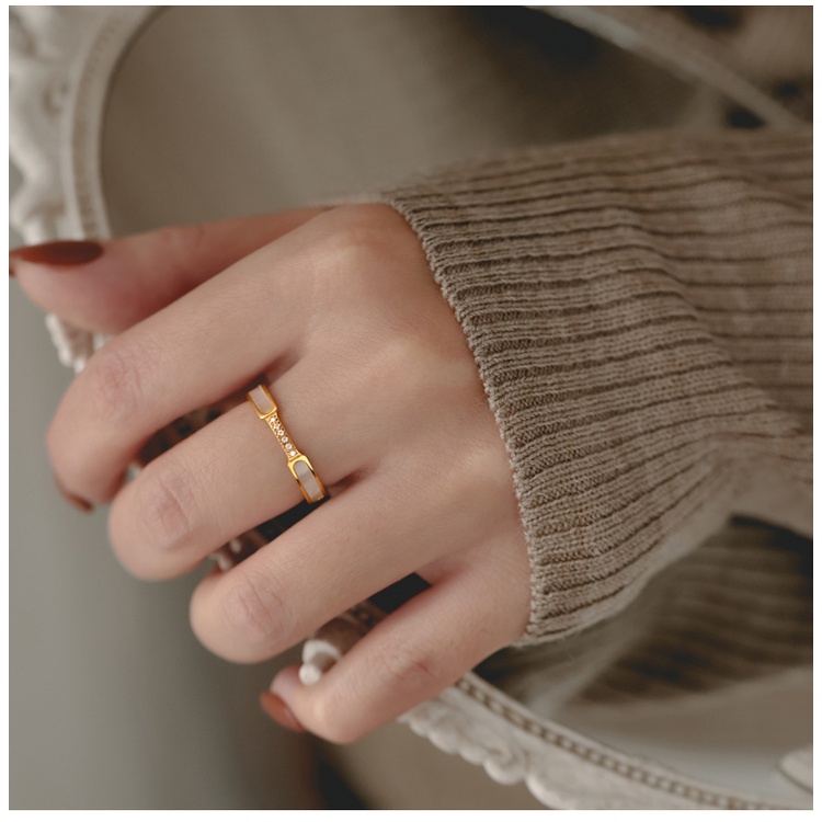 Cincin Bahan Titanium Steel Lapis Emas 18k Aksen Mutiara Zircon Gaya Korea Untuk Wanita