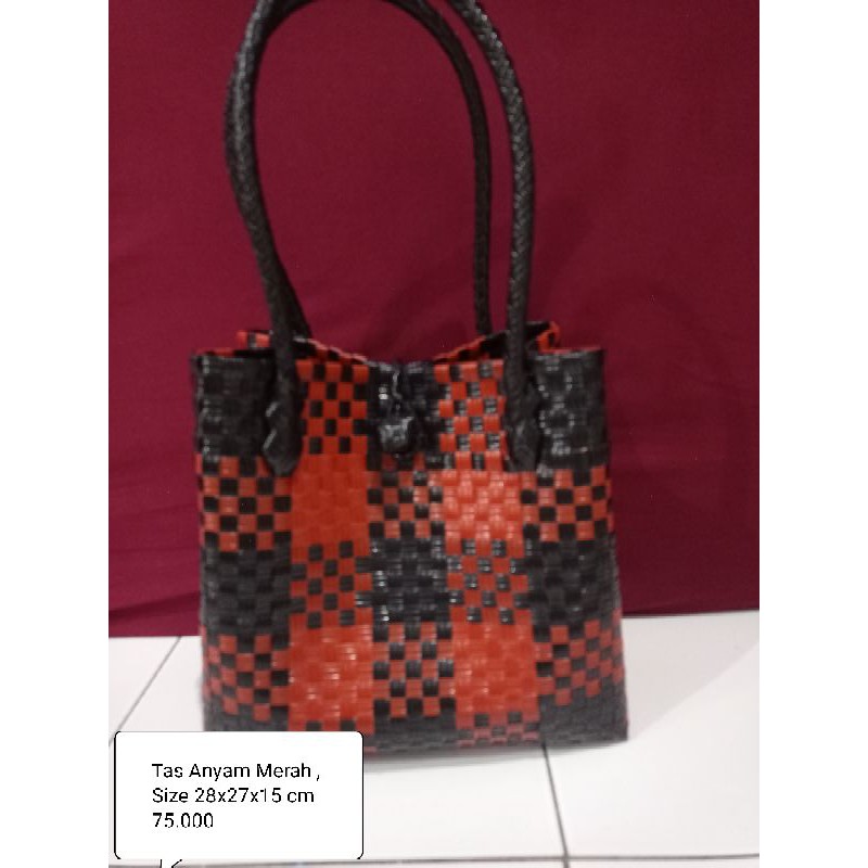 Tas Anyam Plastik Merah Hitam