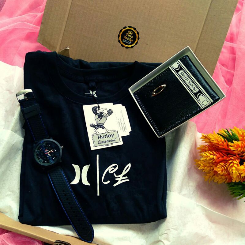 

kado spesial ulang tahun kaos + dompet + jam tangan + snack