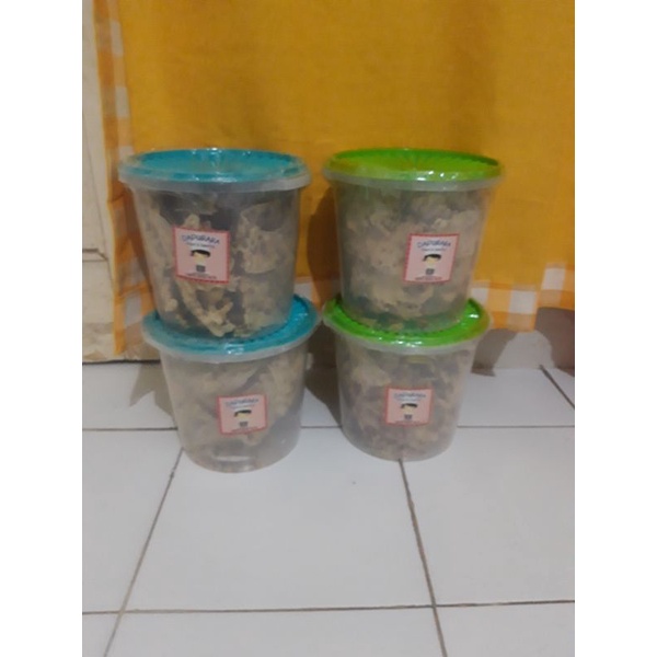 

Peyek kacang dan rebon