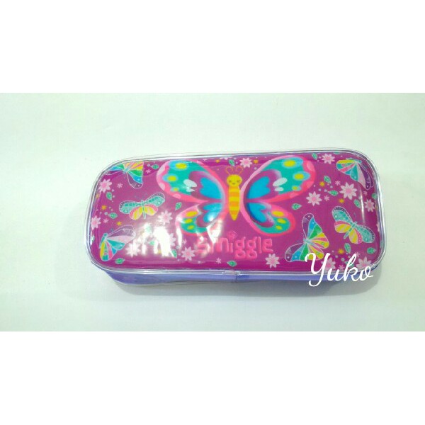 

Kotak Pensil Mika Tebal Tulisan Smiggle Motif Kupu Kupu