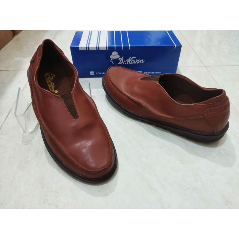 Sepatu Pria Dr. Kevin size 39 41