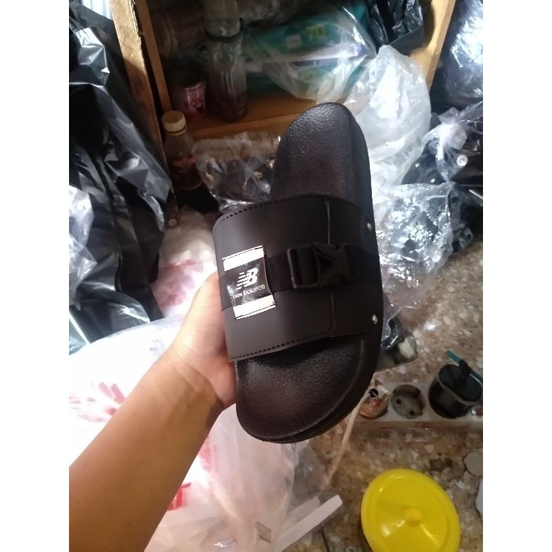 SANDAL PRIA SLIDE KULIT PU WARNA HITAM BRAVELEY