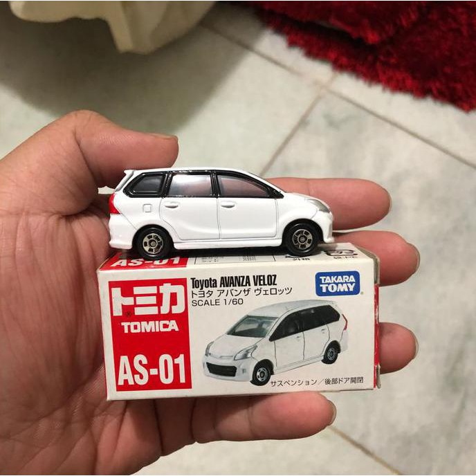 tomica Toyota Avanza Veloz