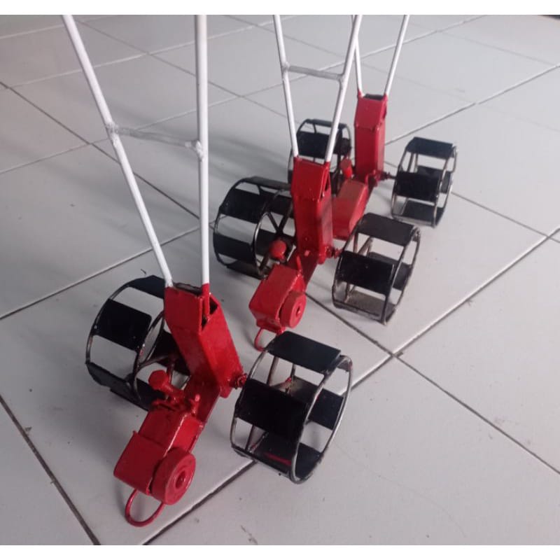 MAINAN TRAKTOR BAJAK SAWAH 100% BESI