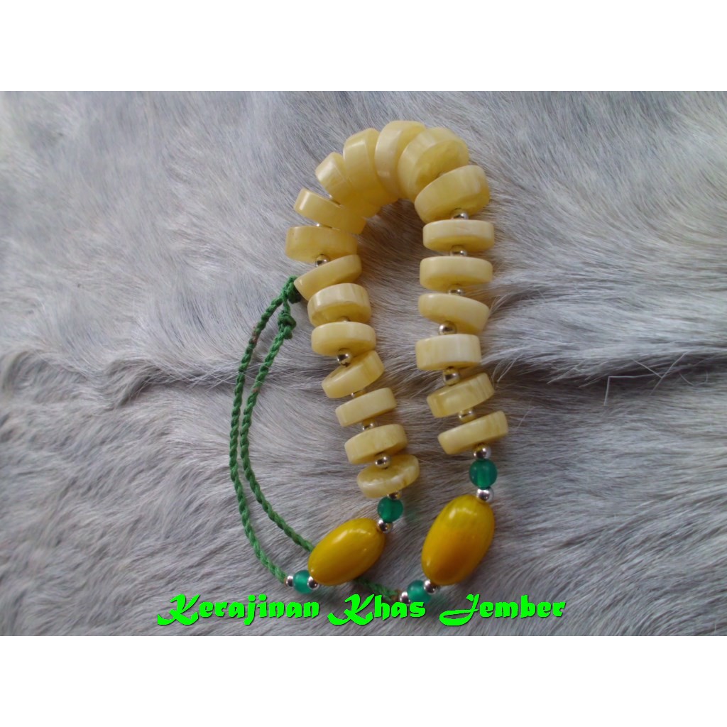 Kalung resin koin kuning muda model 01