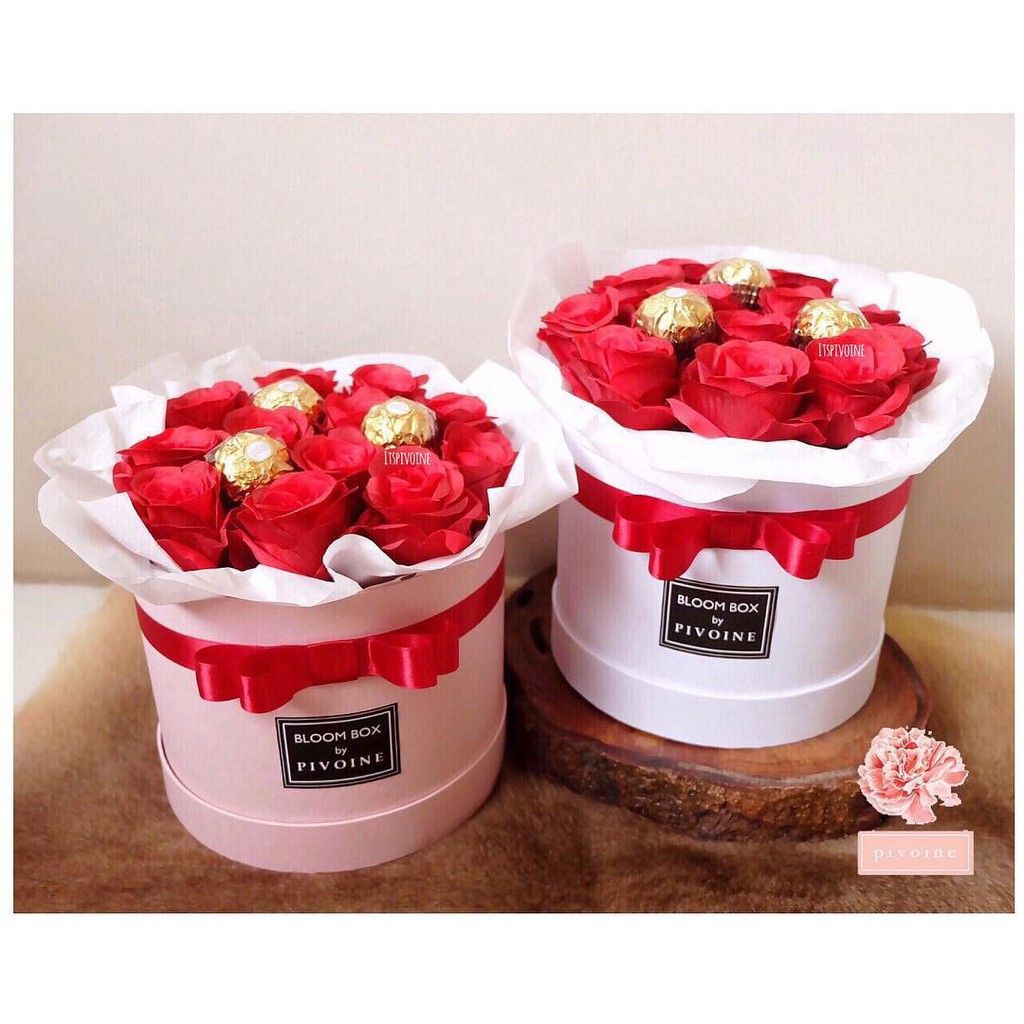 Rangkaian box bunga mawar merah artifisial