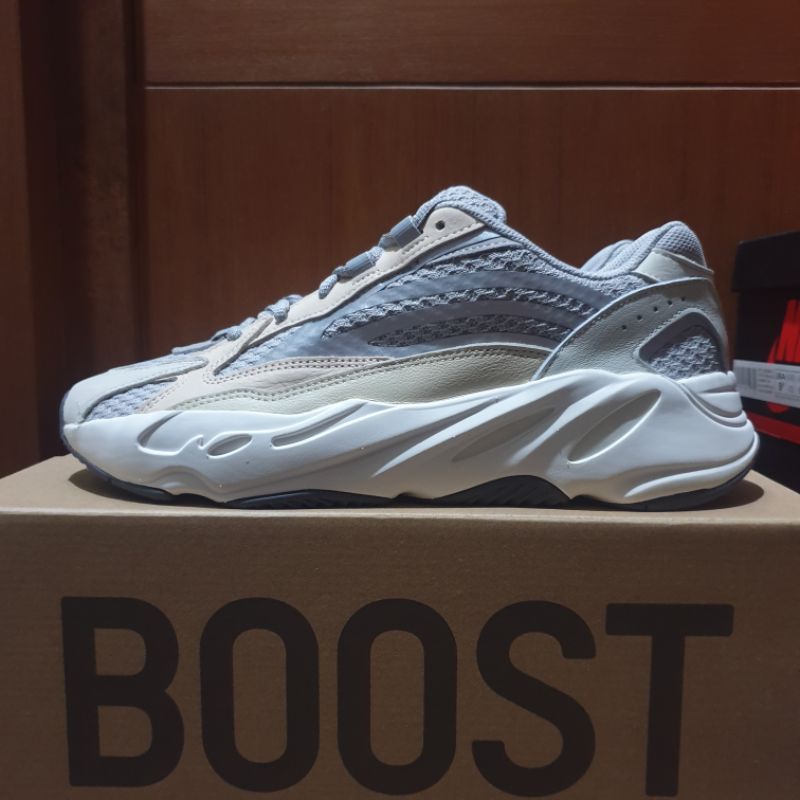 Adidas Yeezy Boost 700 V2 Cream Reflective Original Authentic US 9.5 BNIB Ori