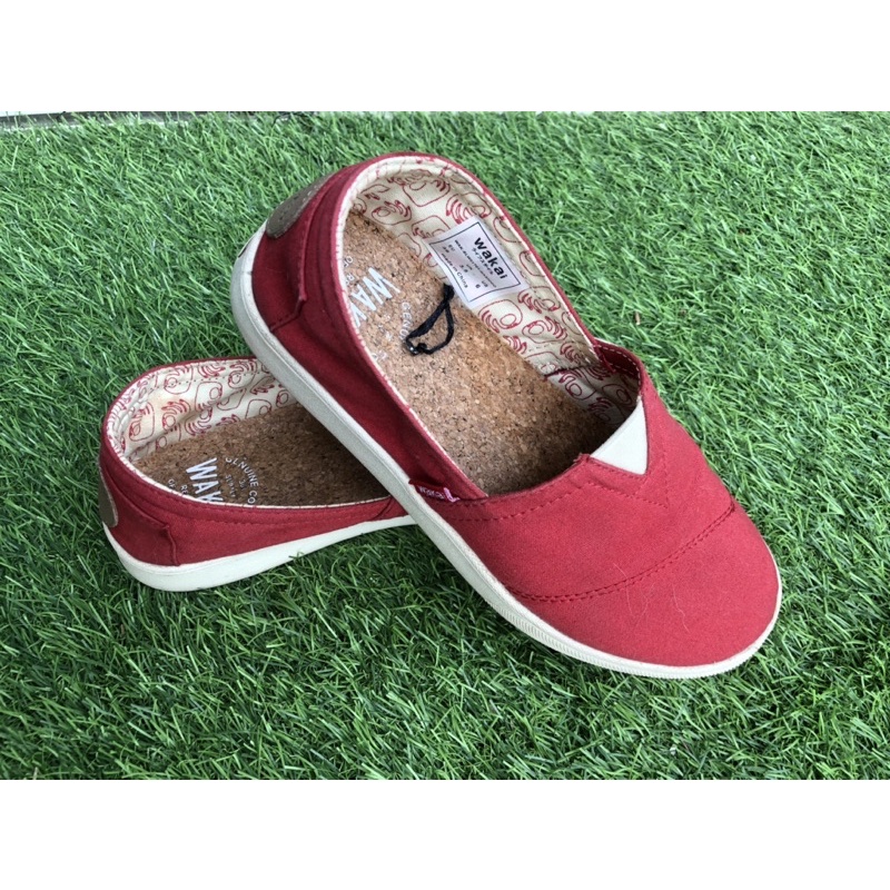 Preloved WAKAI Hashigo Wanita - size 36 Merah