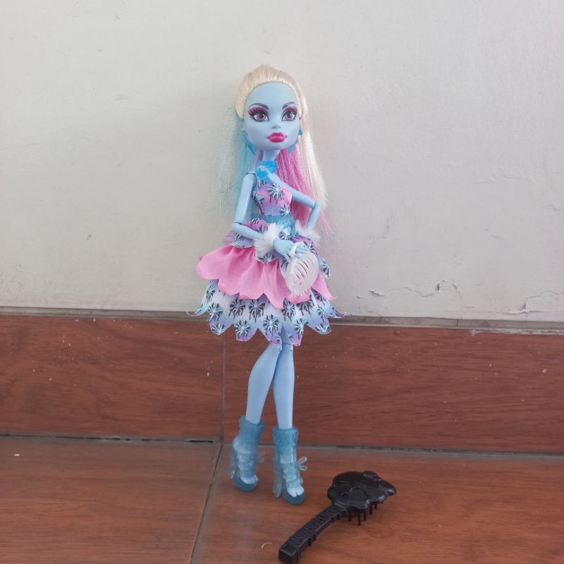 Monster high Abbey Bominable  - Dot Dead Grogeous preloved doll