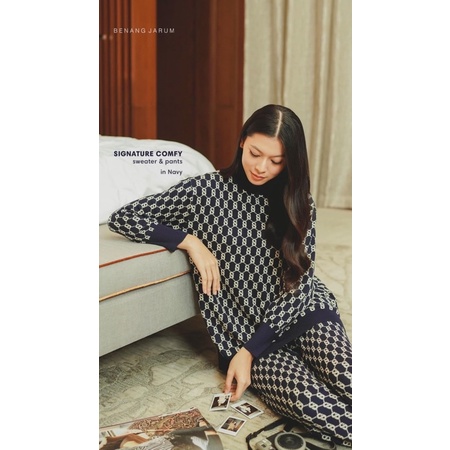 Signature Comfy Sweater Navy L Benang Jarum
