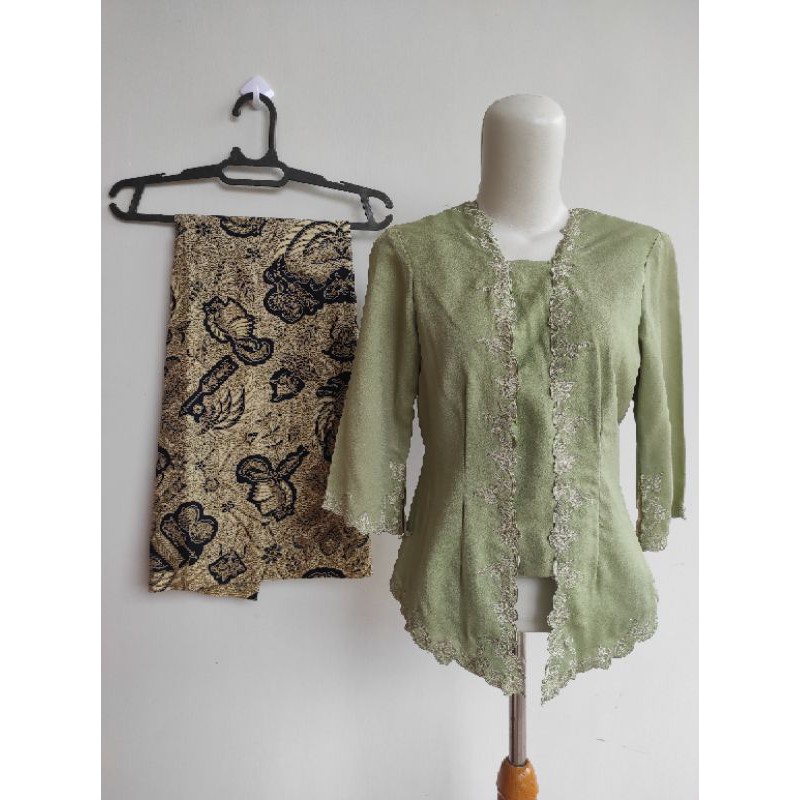 kebaya hijau dan rok batik set