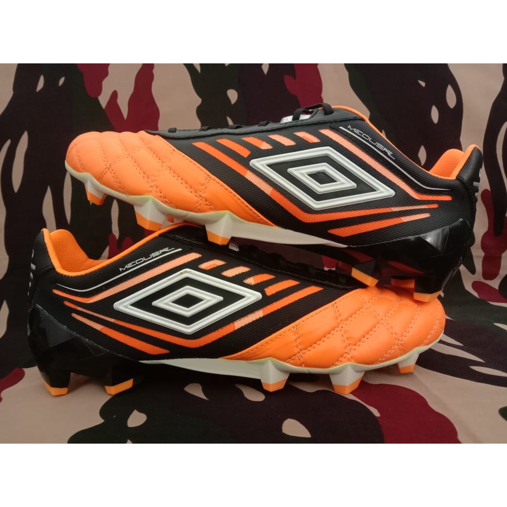 SEPATU SEPAKBOLA/UMBRO/MEDUSAE PRO HG/ORANGE/SIZE 44/ORIGINAL/RINGAN