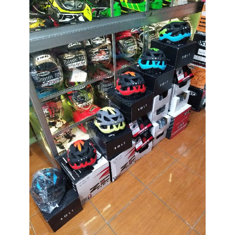 Helm sepeda BOLT