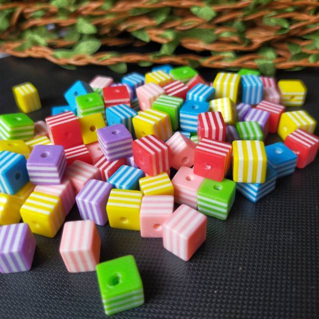 Jual Manik Anak kotak warna - Manik Kotak - Manik Gelang - Manik manik ...