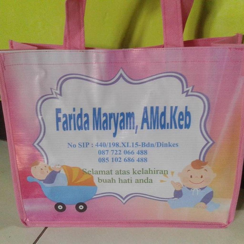 

Tas Promosi Tas Bidan Desain Request sesukanya Bahan Vinnil MMt tebal dan awet