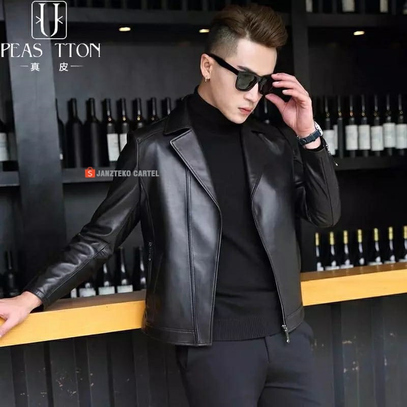 JNK x AVIATOR - Jaket Jas Blezer Kulit Sintetis Pria Classic Semi Formal Slim Fit Bahan PU Viena Faux Synthetic Leather Blazer Cowok Laki Laki Remaja Dewasa Anak Muda Korea KPOP Style K Lovers Elegan Branded Casual Kerja Kantor Dinas Bisnis Longsleeve ORI