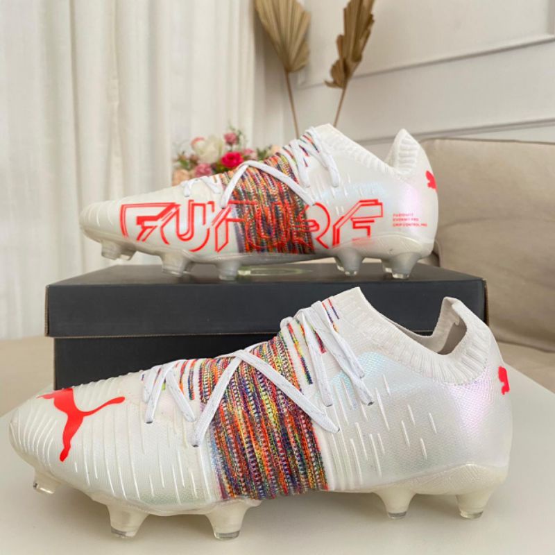 Sepatu Bola Puma Future Z Spectra White FG