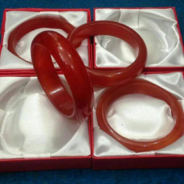 Gelang giok coklat kemerahan