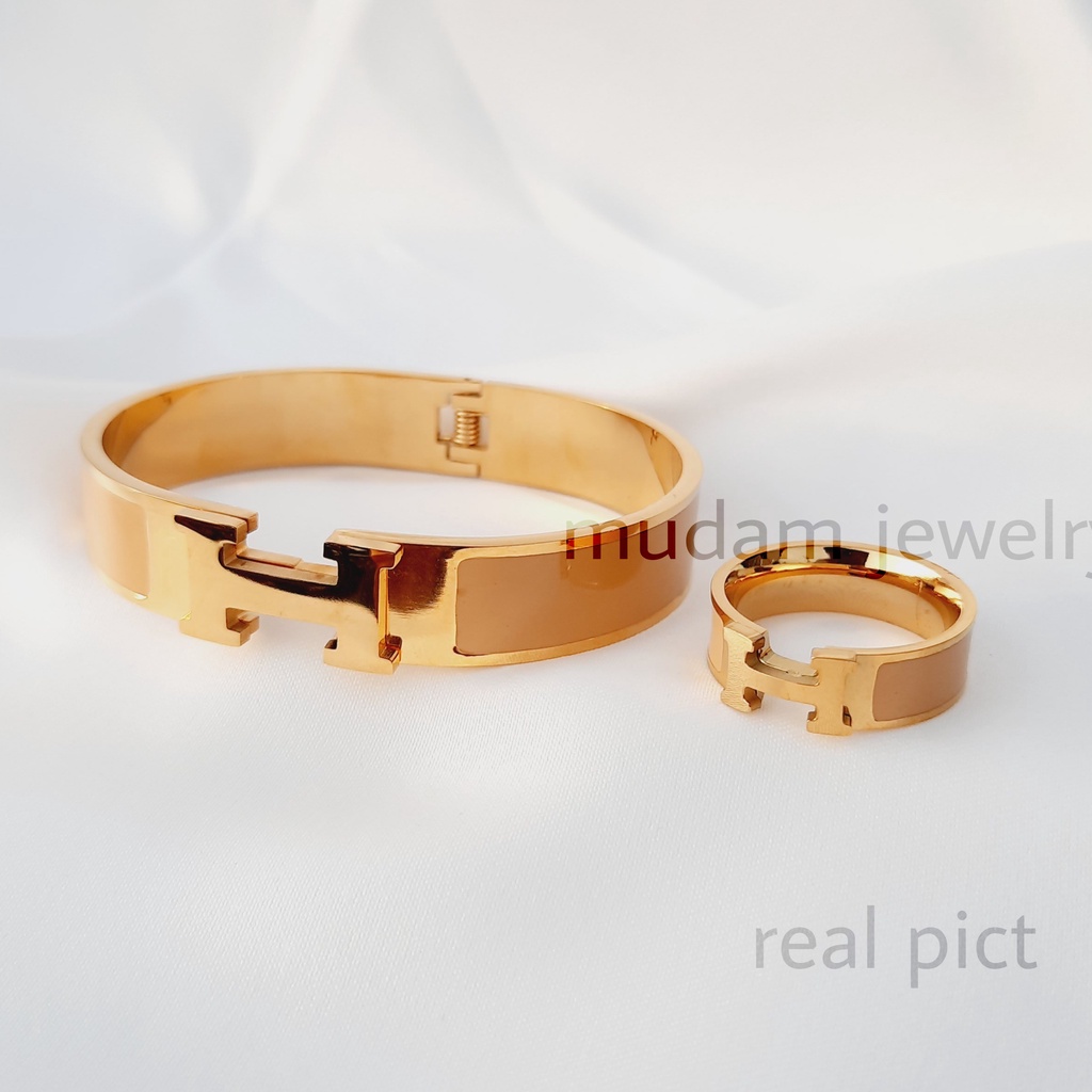 Cincin Titanium Model Huruf &quot; H &quot; Mewah dan Elegan Warna Rose Gold dan Gold