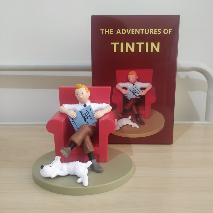 Action Figure Tintin Reading a Book With Snowy