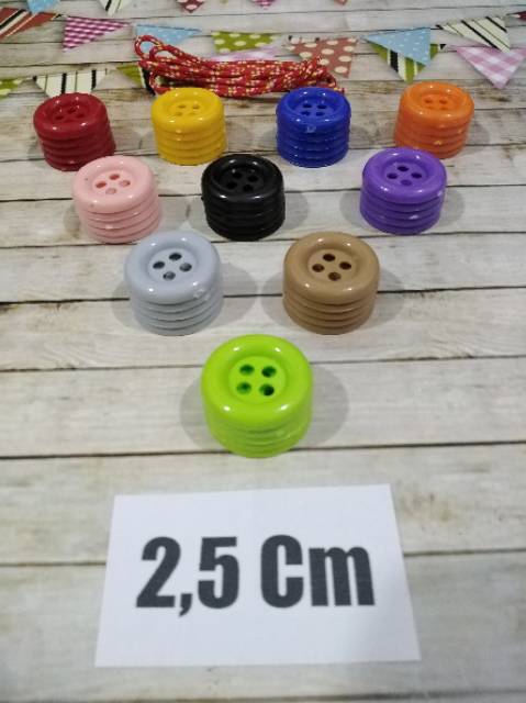 Mainan MONTESSORI Meronce Kancing Besar 2,5 cm / Kancing Jumbo / Kancing Plastik